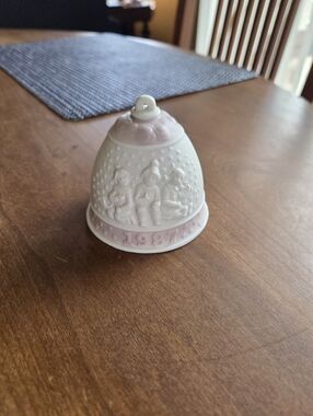 Lladro 1st Annual Christmas Bell 1987 "Children Playing In The Snow"